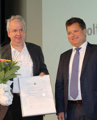 Preisträger Bogner mit Behindertenbeauftragter Dusel