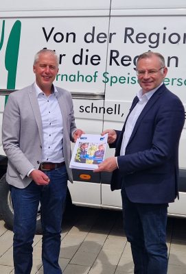Infowochen der Inklusionsunternehmen 2023 bei der Dornahof Integrationsbetriebe gGmbH in Altshausen. Rechts MdEP Norbert Lins, links Dornahof-Vorstand Volker Braun.