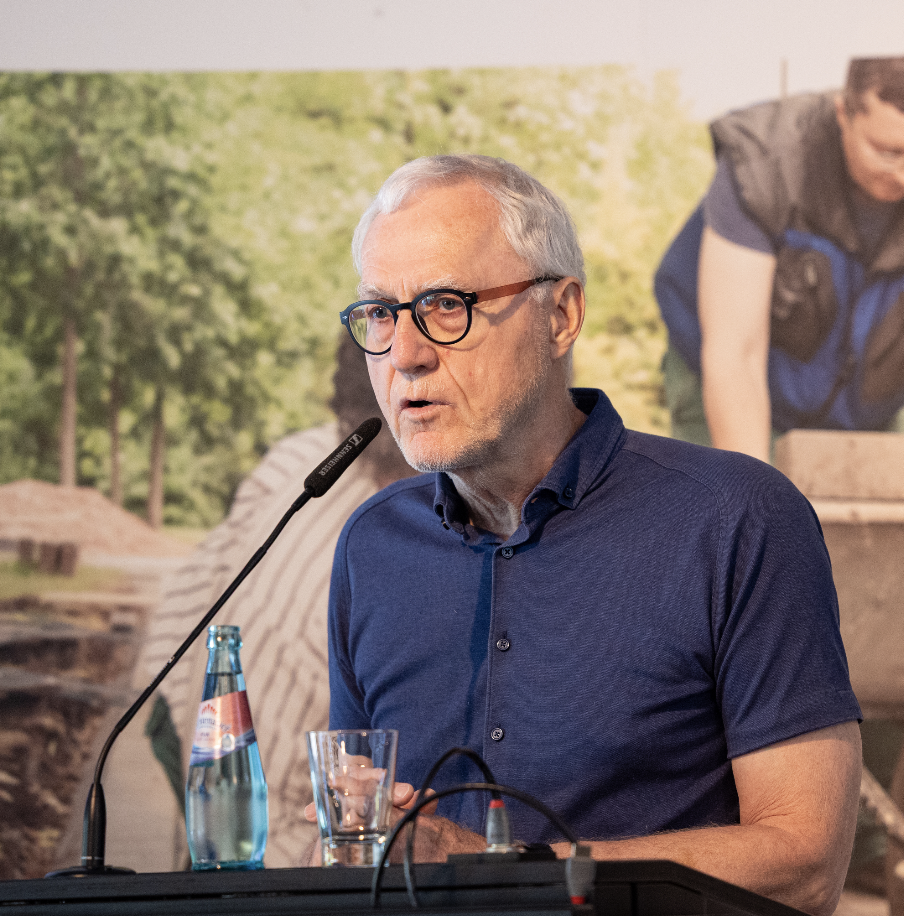Foto von Ulrich Adlhoch am Rednerpult